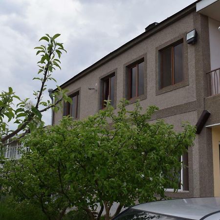 Home Garni Exteriér fotografie