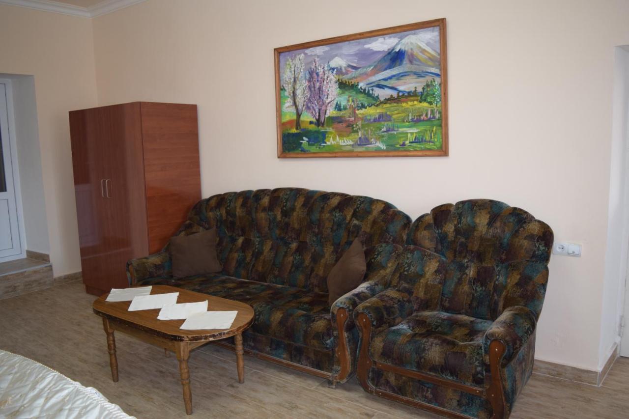 Home Garni Exteriér fotografie